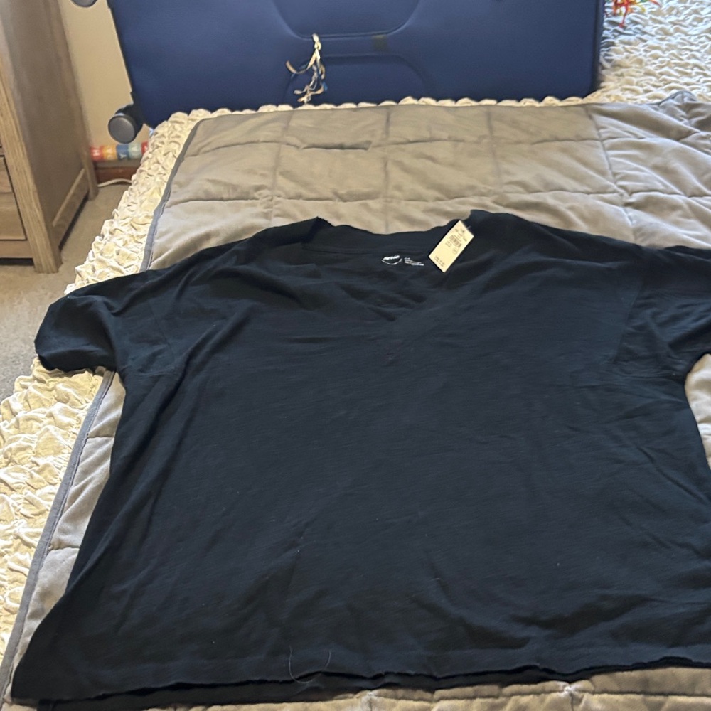 aerie women’s Black V-Neck Short Sleeve Tee